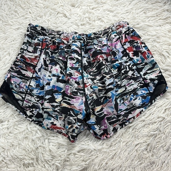 Lululemon Hotty Hot Short II (Long 4") Culture Clash Multi Black / Black - Picture 5 of 6